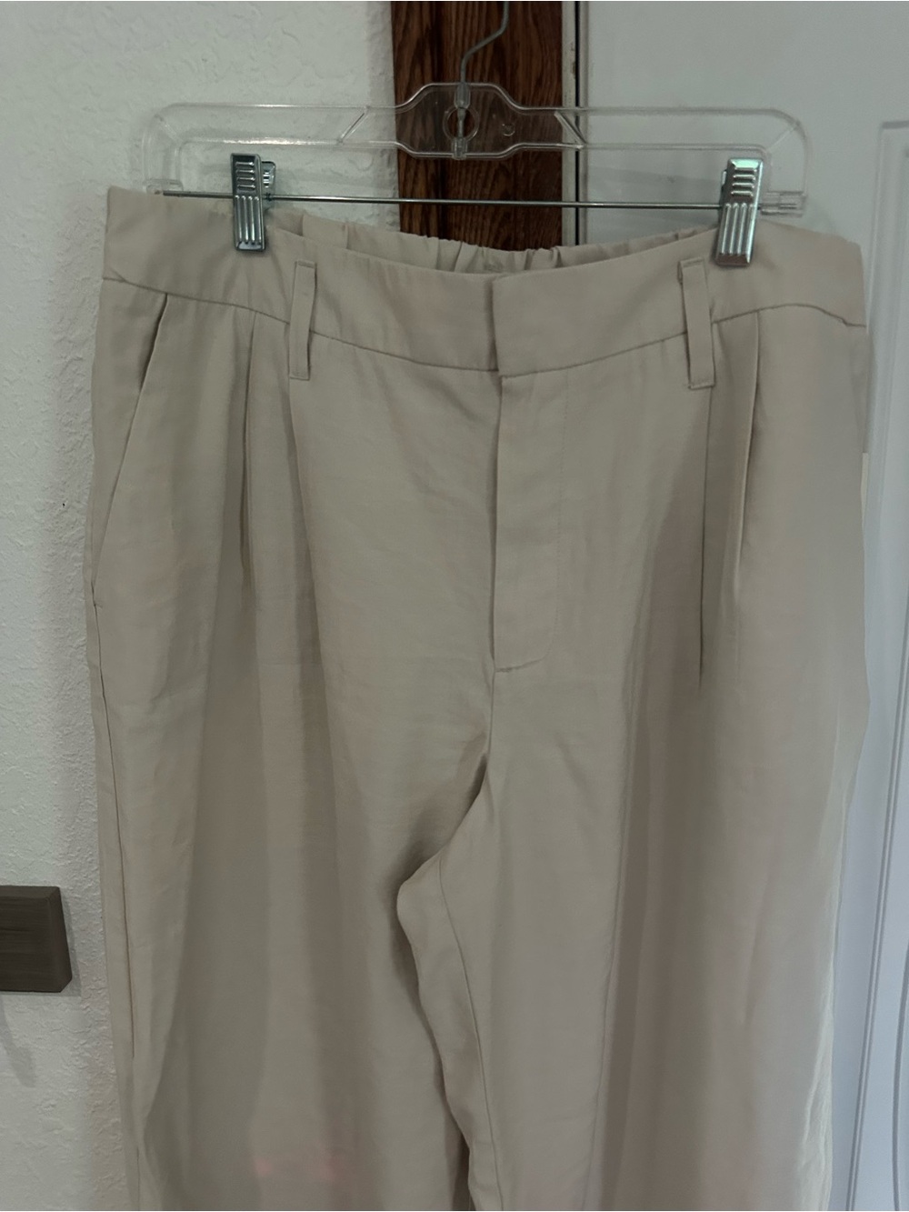Women’s Pleated Pants - Beige